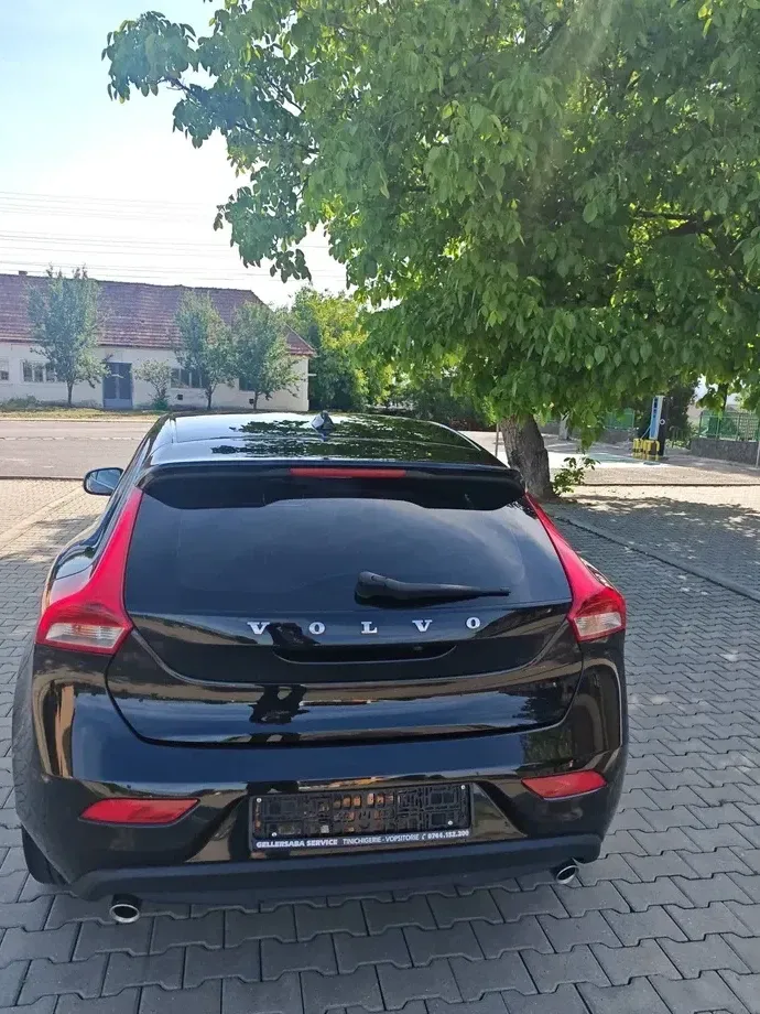Volvo V40 D4 Momentum — imagine 5