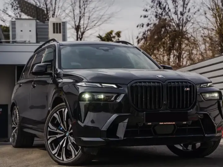 BMW X7 M60i xDrive AT MHEV