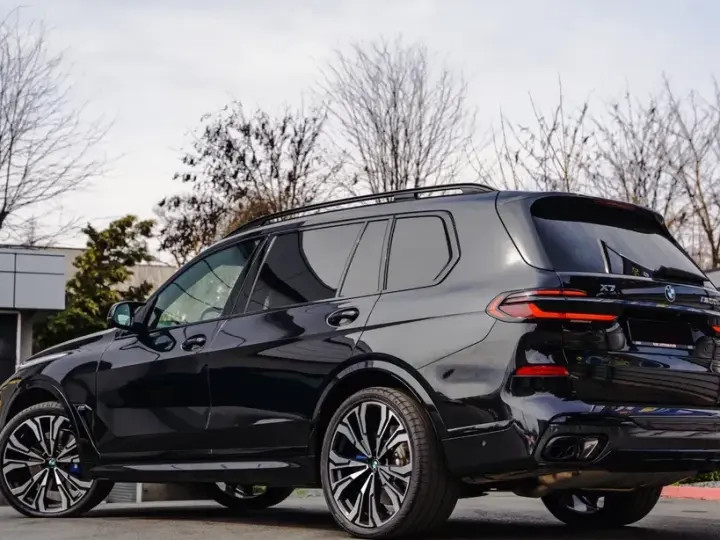 BMW X7 M60i xDrive AT MHEV