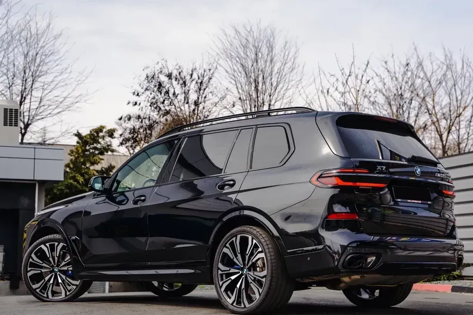 BMW X7 M60i xDrive AT MHEV — imagine 4