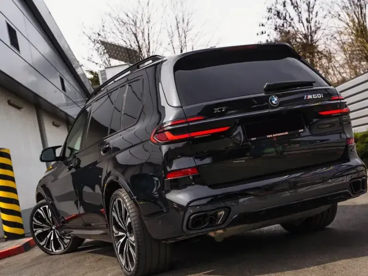 BMW X7 M60i xDrive AT MHEV