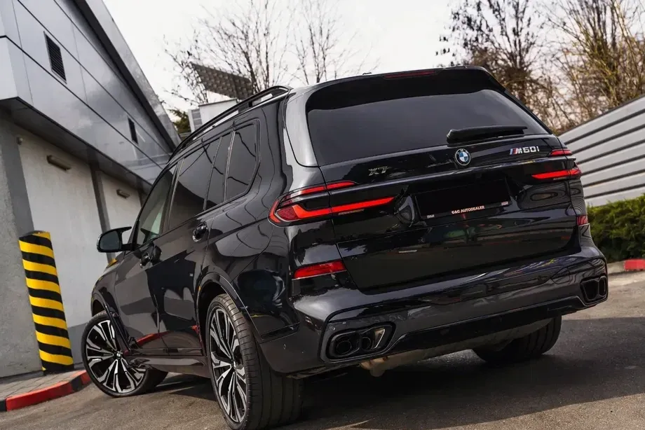 BMW X7 M60i xDrive AT MHEV — imagine 3