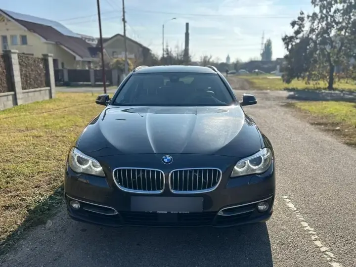 BMW Seria 5 F10/F11/F07 520d xDrive AT