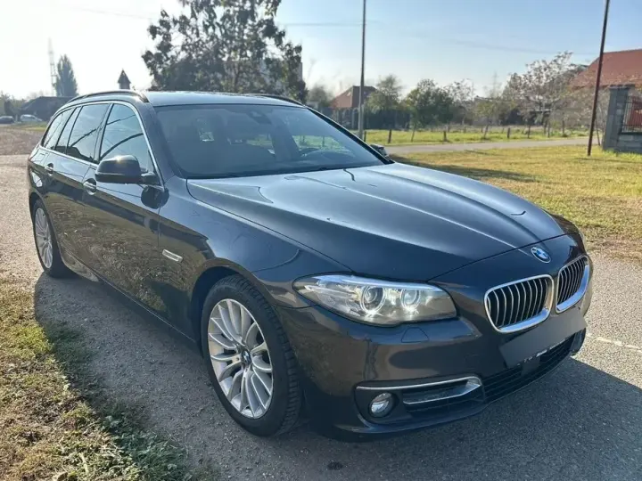 BMW Seria 5 F10/F11/F07 520d xDrive AT