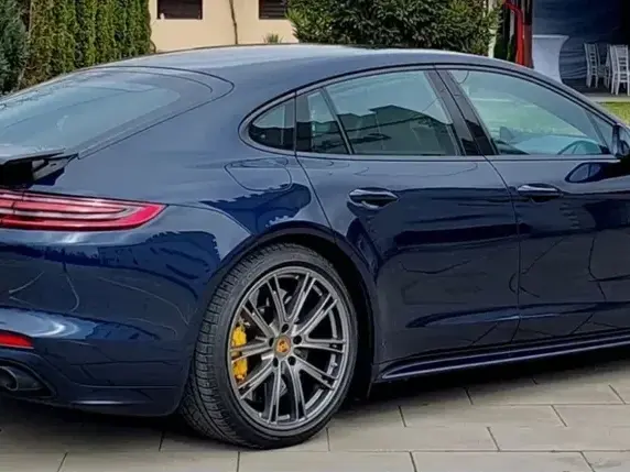 Porsche Panamera 4 E-Hybrid