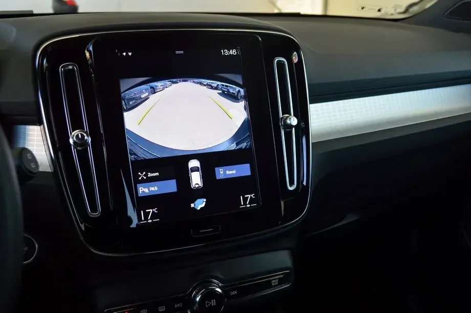 Volvo XC 40 T4 Recharge DKG Plus Dark — imagine 6