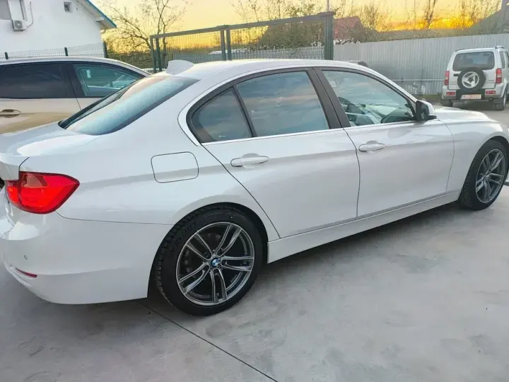 BMW Seria 3 F30/F31/F34 320i Efficient Dynamics Edition Luxury Line