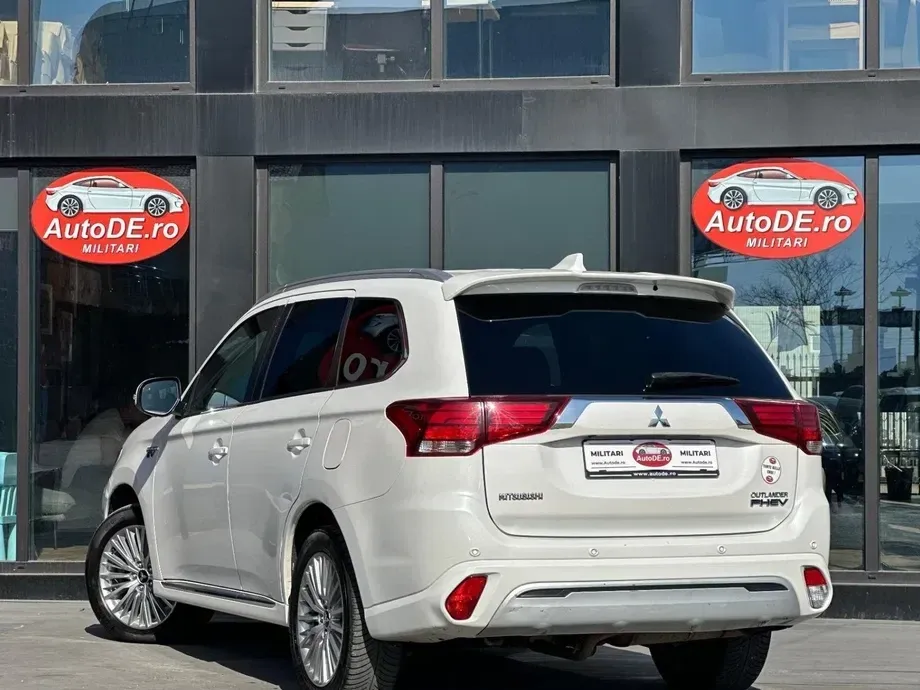 Mitsubishi Outlander — imagine 3