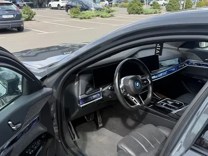 BMW Seria 7 G70 750e xDrive