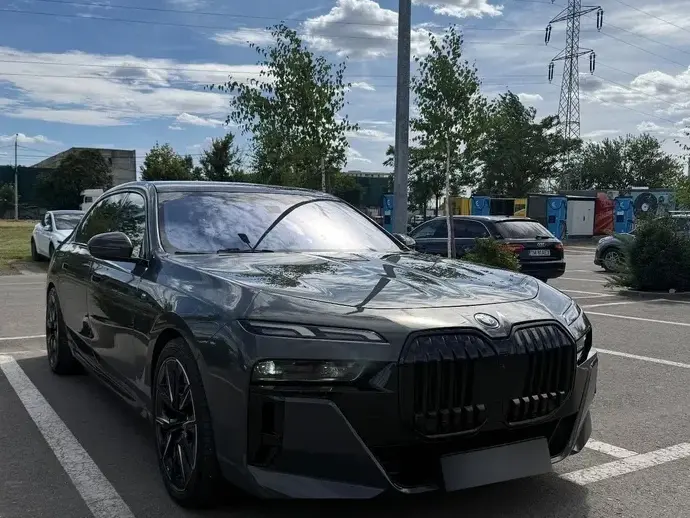 BMW Seria 7 G70 750e xDrive