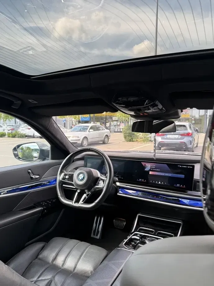 BMW Seria 7 G70 750e xDrive — imagine 6