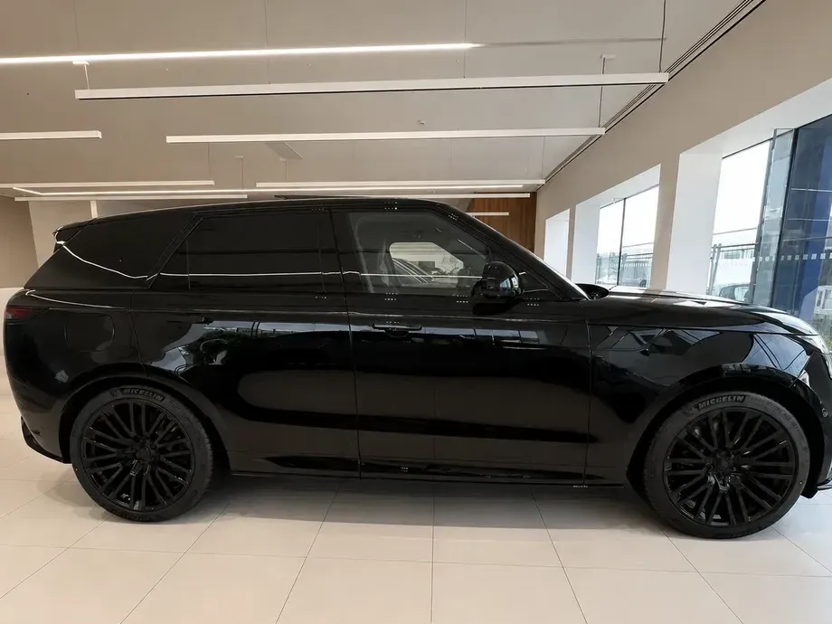 Land Rover Range Rover Sport III 4.4 V8 P635 MHEV SV Black — imagine 2