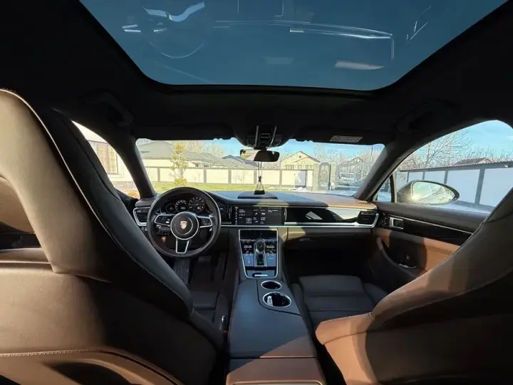 Porsche Panamera 4