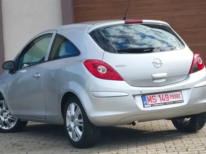 Opel Corsa D 1.2i Easytronic Enjoy