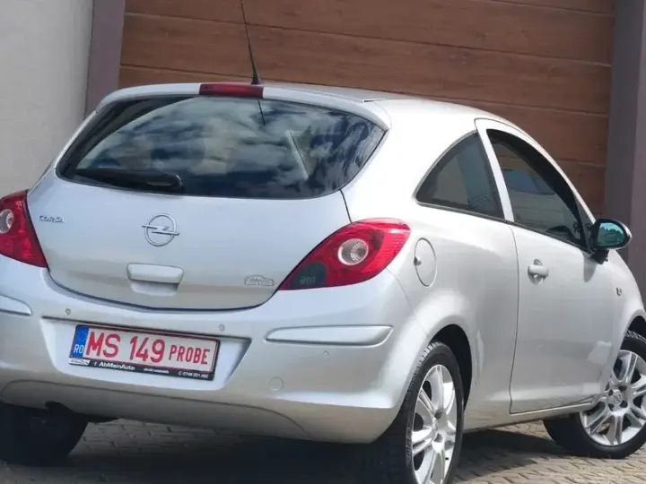 Opel Corsa D 1.2i Easytronic Enjoy