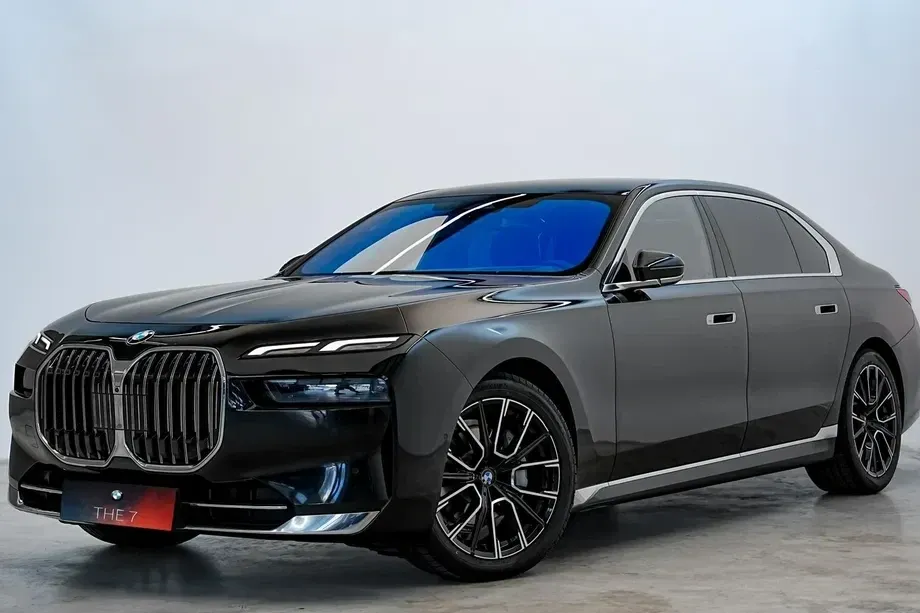 BMW Seria 7 G70 — imagine 3