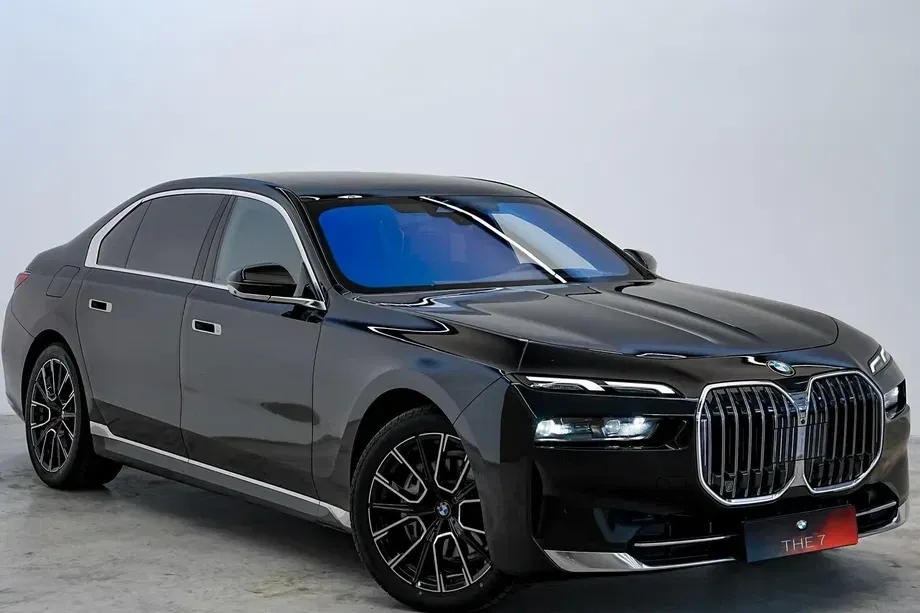 BMW Seria 7 G70 — imagine 5