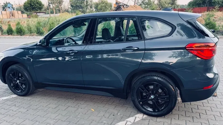 BMW X1 F48 xDrive20i AT xLine — imagine 3