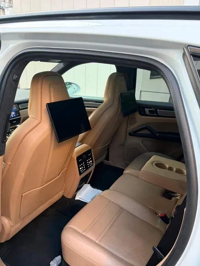 Porsche Cayenne — imagine 3