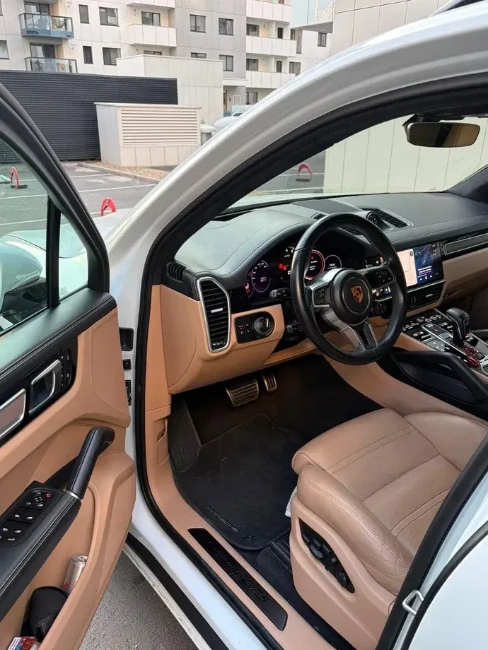 Porsche Cayenne — imagine 2
