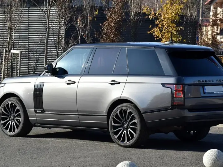 Land Rover Range Rover IV 3.0 I SDV6 HEV Autobiography Black