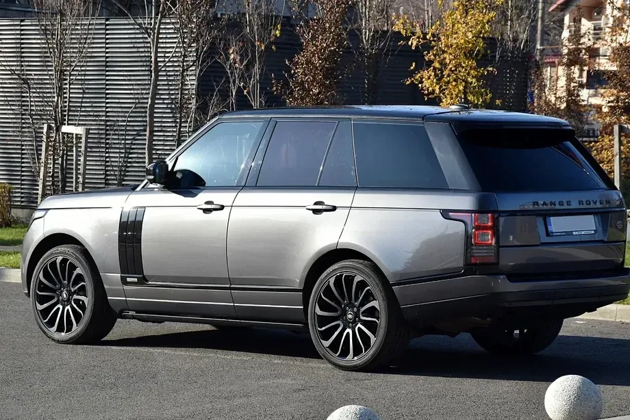 Land Rover Range Rover IV 3.0 I SDV6 HEV Autobiography Black — imagine 3