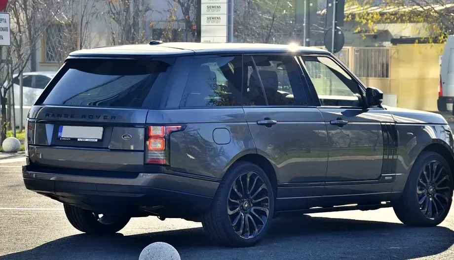 Land Rover Range Rover IV 3.0 I SDV6 HEV Autobiography Black — imagine 4