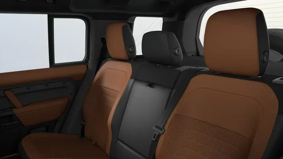 Land Rover Defender 110 5.0 V8 P635 Octa — imagine 4