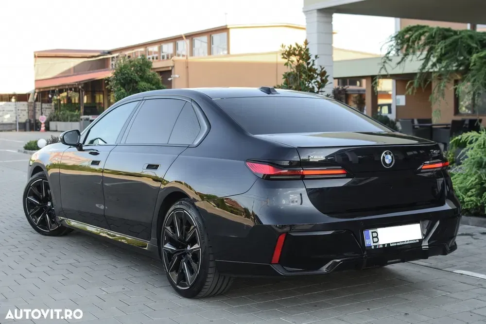 BMW Seria 7 G70 [2022-Prezent] — imagine 4