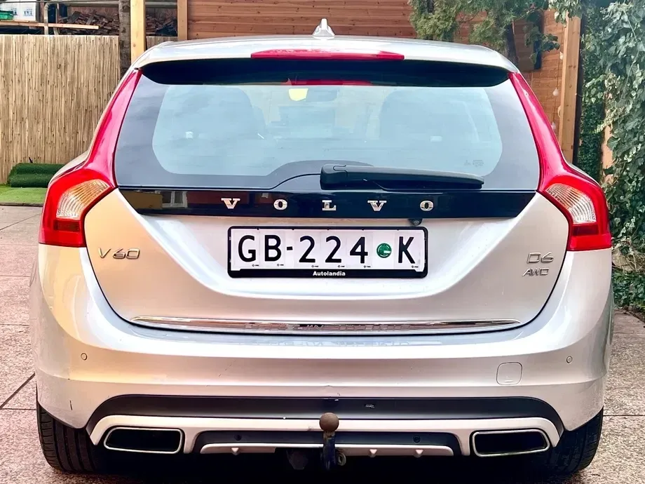 Volvo V60 I D6 Plug-In-Hybrid AWD Geartronic Momentum — imagine 6