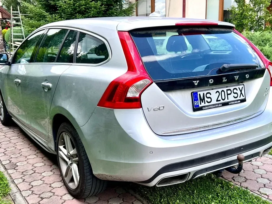 Volvo V60 I D6 Plug-In-Hybrid AWD Geartronic Momentum — imagine 3