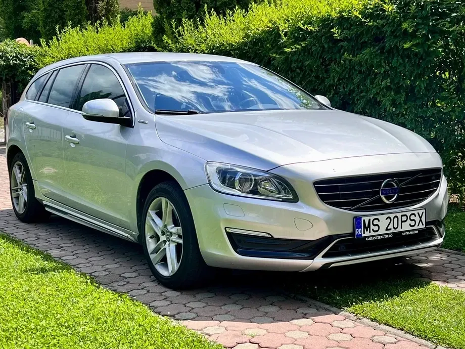 Volvo V60 I D6 Plug-In-Hybrid AWD Geartronic Momentum — imagine 2