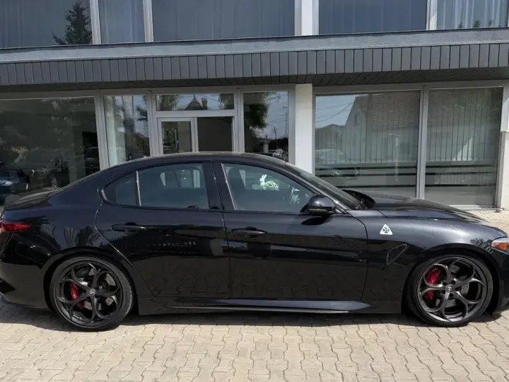 Alfa Romeo Giulia 2.9 V6 Bi-Turbo AT8 Quadrifoglio