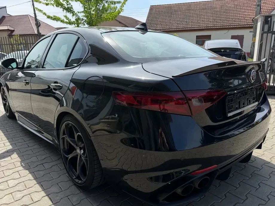 Alfa Romeo Giulia 2.9 V6 Bi-Turbo AT8 Quadrifoglio — imagine 3