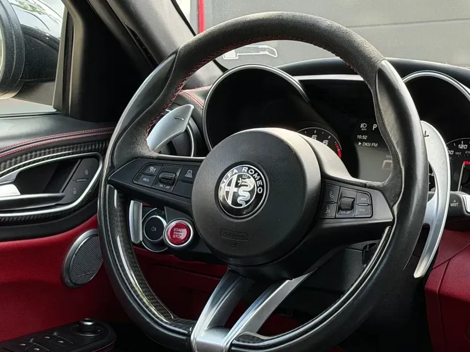 Alfa Romeo Giulia 2.9 V6 Bi-Turbo AT8 Quadrifoglio — imagine 4