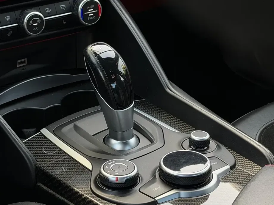 Alfa Romeo Giulia 2.9 V6 Bi-Turbo AT8 Quadrifoglio — imagine 5