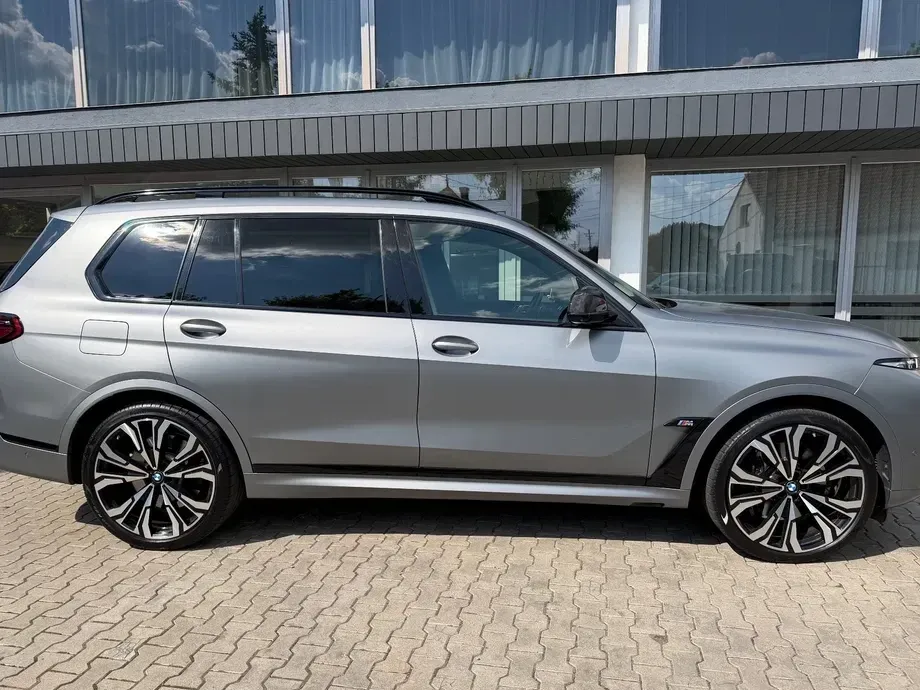 BMW X7 M60i xDrive — imagine 2