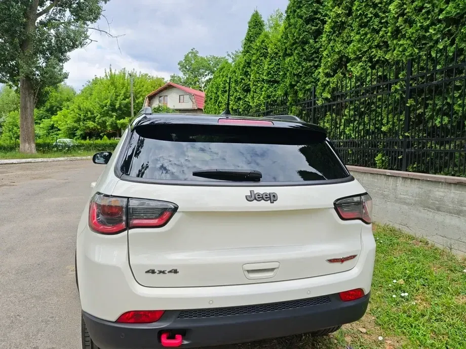 Jeep Compass 2.0 M-Jet 4x4 AT9 Low Trailhawk — imagine 4
