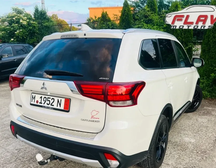 Mitsubishi Outlander 2.2 DI-D 4WD Automatik Plus — imagine 3