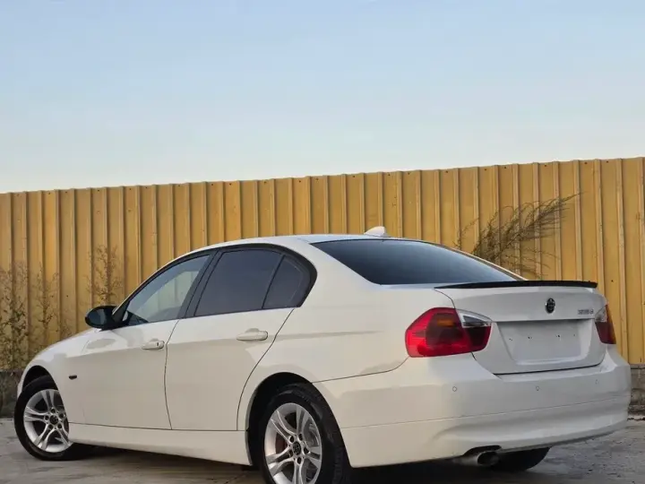 BMW Seria 3 E90/E91/E92/E93 318d DPF Edition Exclusive