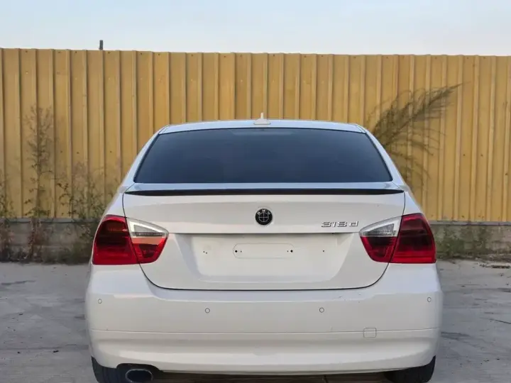 BMW Seria 3 E90/E91/E92/E93 318d DPF Edition Exclusive