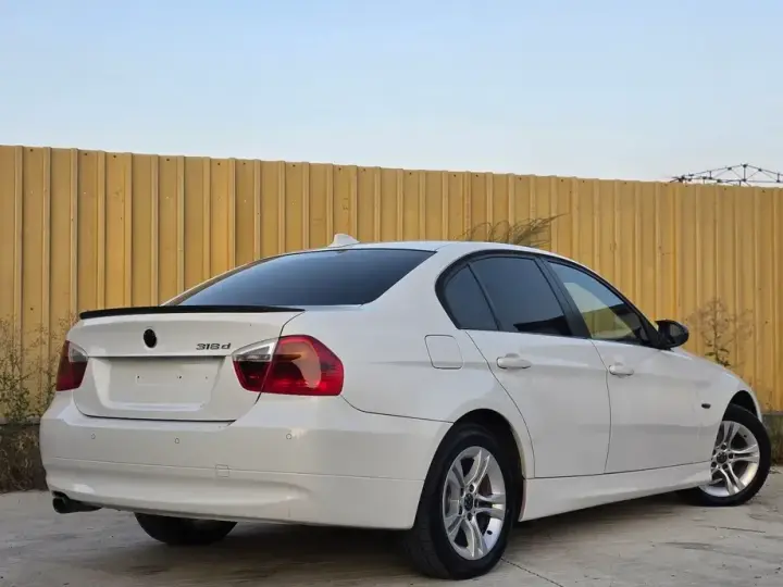 BMW Seria 3 E90/E91/E92/E93 318d DPF Edition Exclusive