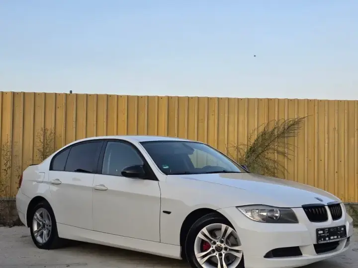 BMW Seria 3 E90/E91/E92/E93 318d DPF Edition Exclusive