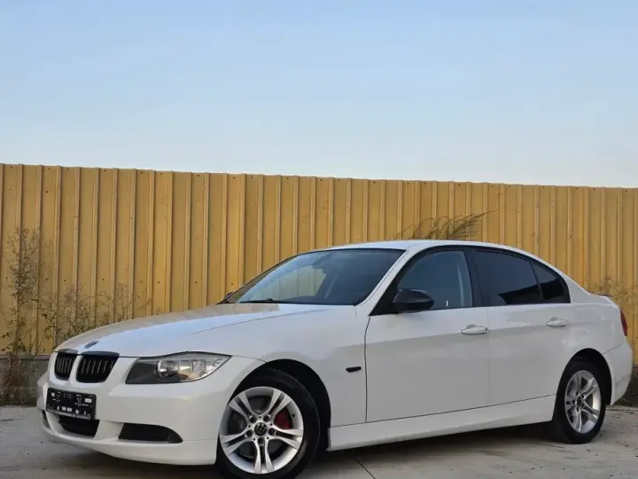 BMW Seria 3 E90/E91/E92/E93 318d DPF Edition Exclusive