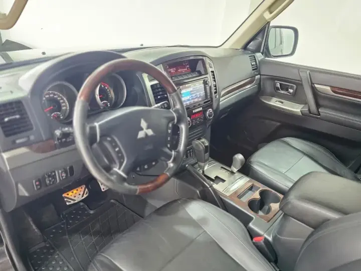 Mitsubishi Pajero 3.2 DI-D Instyle