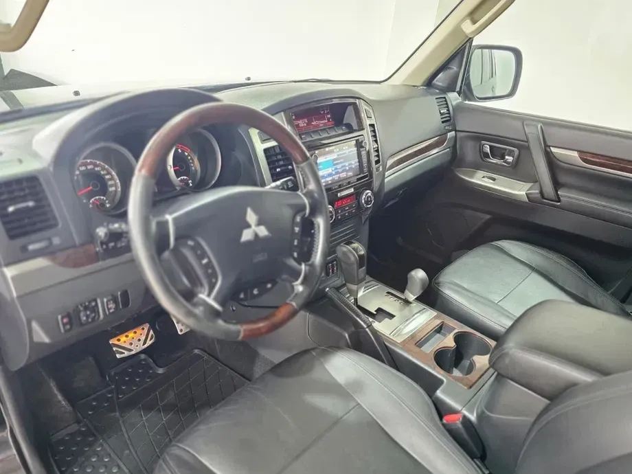 Mitsubishi Pajero 3.2 DI-D Instyle — imagine 3