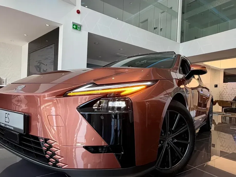 Lexus ES VII 300h 2.5 FWD E-CVT Executive — imagine 4