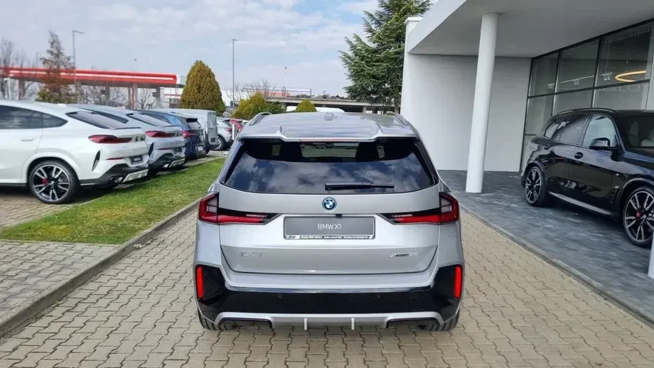 BMW iX1 xDrive30 M Sportpaket — imagine 5