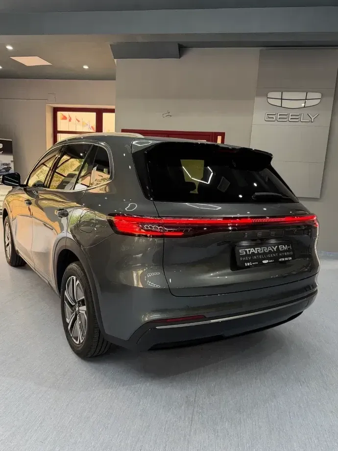 Geely Starray EM-i 1.5 1DHT PHEV Max — imagine 3