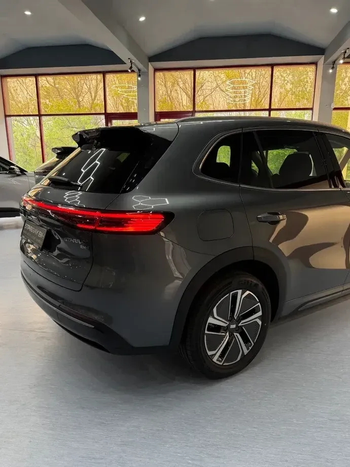 Geely Starray EM-i 1.5 1DHT PHEV Max — imagine 4